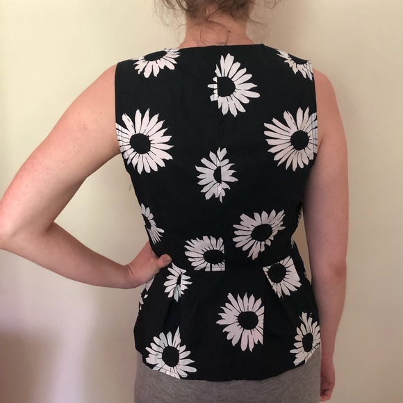 GAP black & white daisy peplum top - Picture 3 of 6